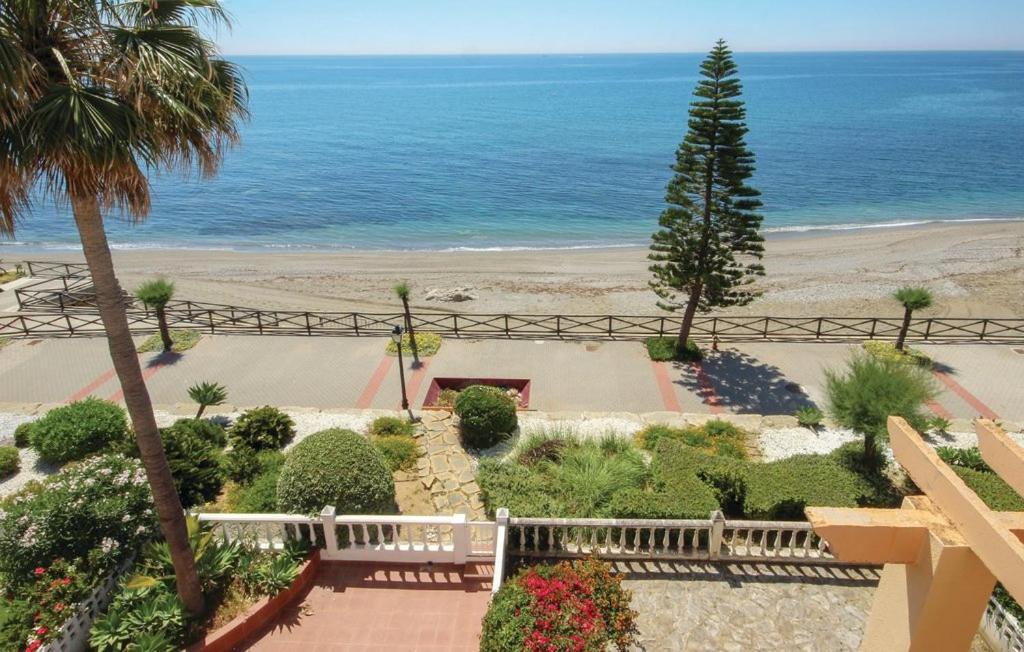 Penthouse On The Beachfront 에스테포나 외부 사진