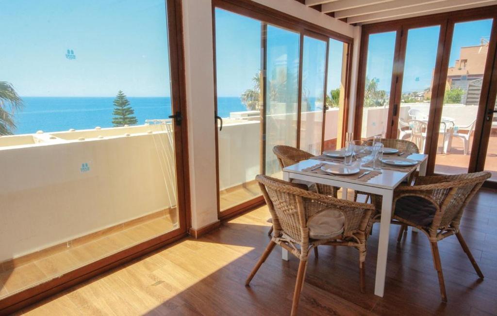 Penthouse On The Beachfront 에스테포나 외부 사진