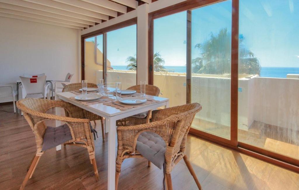 Penthouse On The Beachfront 에스테포나 외부 사진