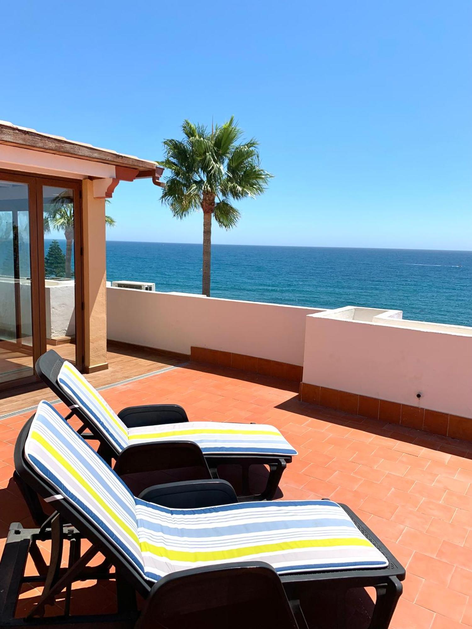 Penthouse On The Beachfront 에스테포나 외부 사진