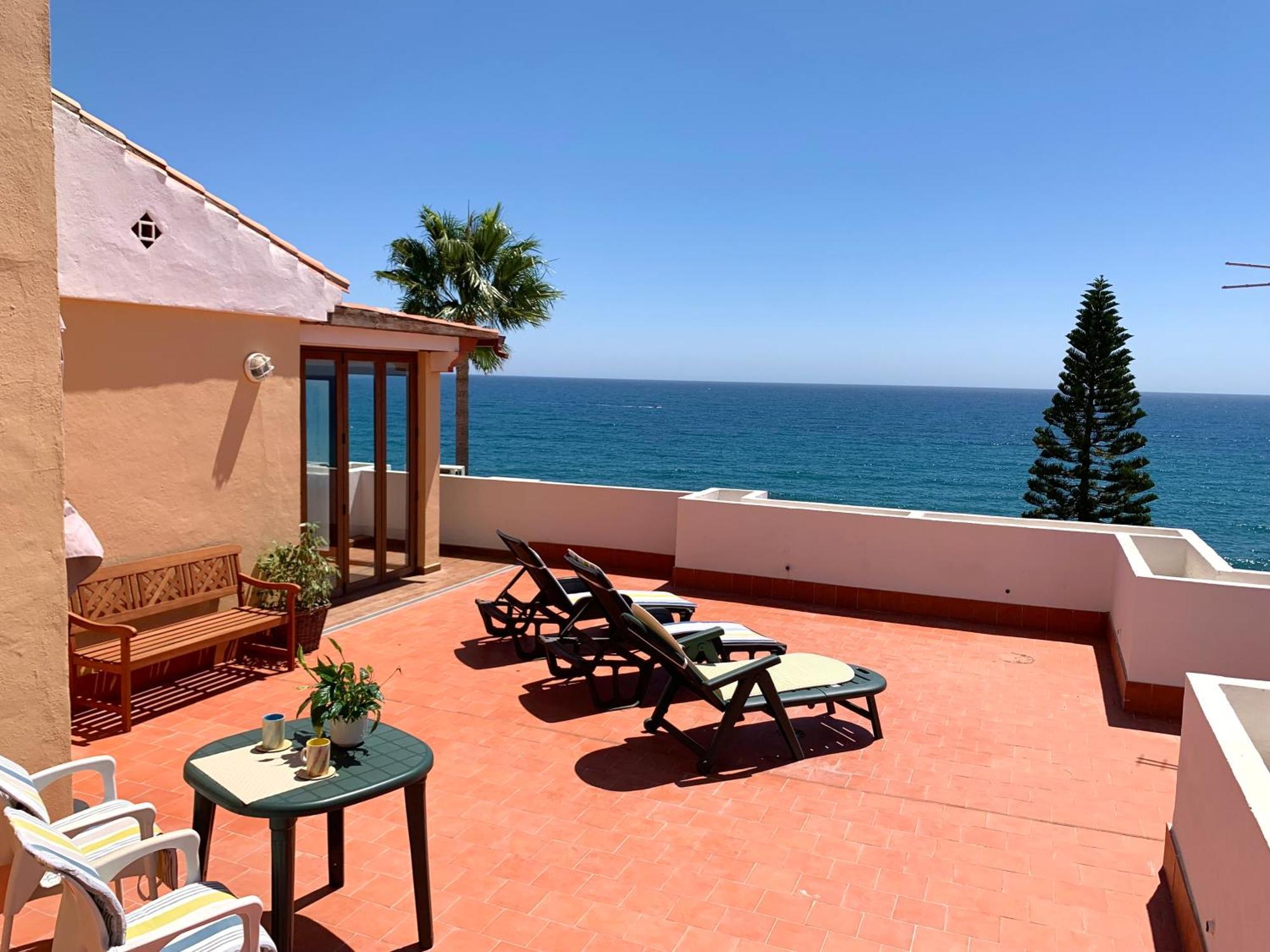Penthouse On The Beachfront 에스테포나 외부 사진